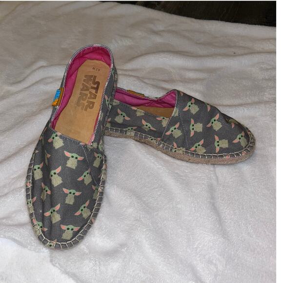 Star Wars Ubuntu The Child Grogu Mandalorian Slip on Espadrilles Woman's Sz 8.5 - Picture 2 of 9